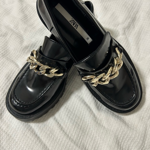 Zara Black Loafers with Gold Chain - Picture 5 of 6